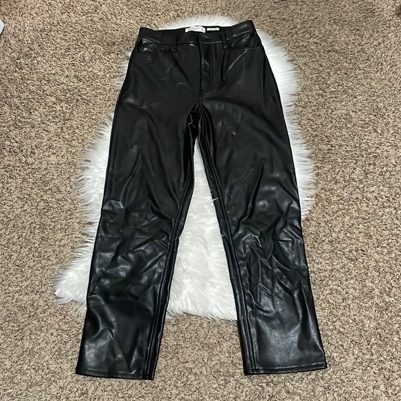 Abercrombie & Fitch The Ankle Straight Ultra High Rise Vegan Leather Pants - Picture 8 of 13